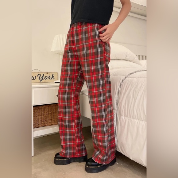 Shop brandy melville red jeans Store Black Friday